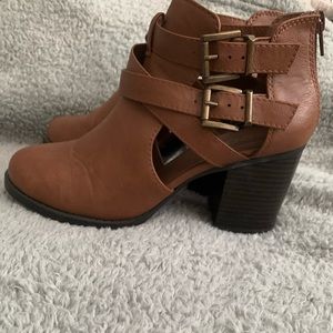 SODA ankle boots
